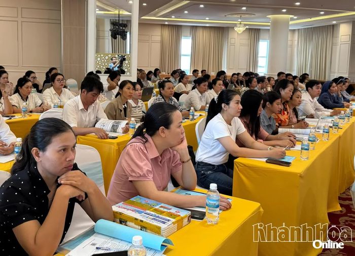 Các đại biểu tham dự hội nghị.