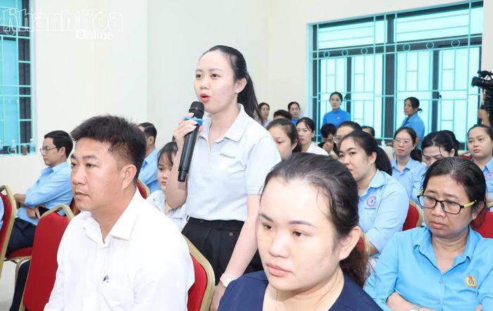 Người lao động nêu ý kiến, kiến nghị.