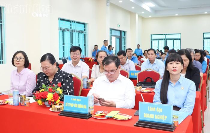 Các đại biểu tham dự hội nghị.