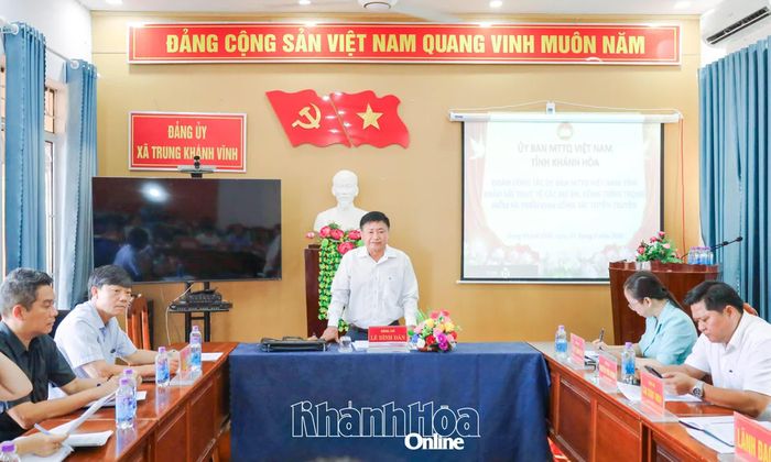 Ông Lê Đình Đàn phát biểu kết luận buổi làm việc.