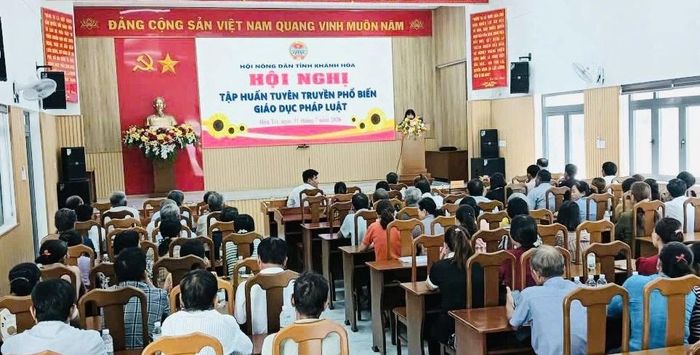 Quang cảnh hội nghị tập huấn.