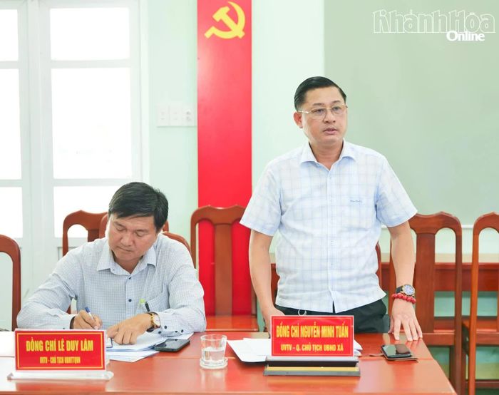 Lãnh đạo xã Phước Dinh báo cáo những khó khăn, vướng mắc trong công tác bồi thường, hỗ trợ, tái định cư và giải phóng mặt bằng Dự án Nhà máy Điện hạt nhân Ninh Thuận 1.