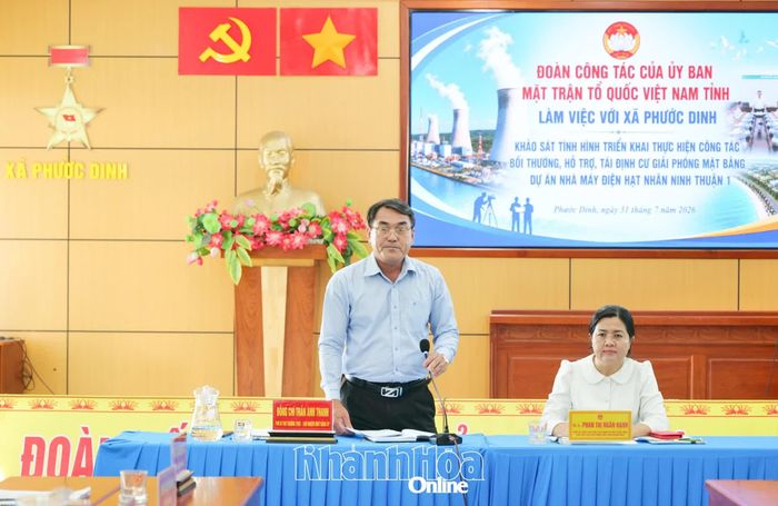 Phó Bí thư Thường trực Đảng ủy xã Phước Dinh phát biểu tại buổi làm việc.