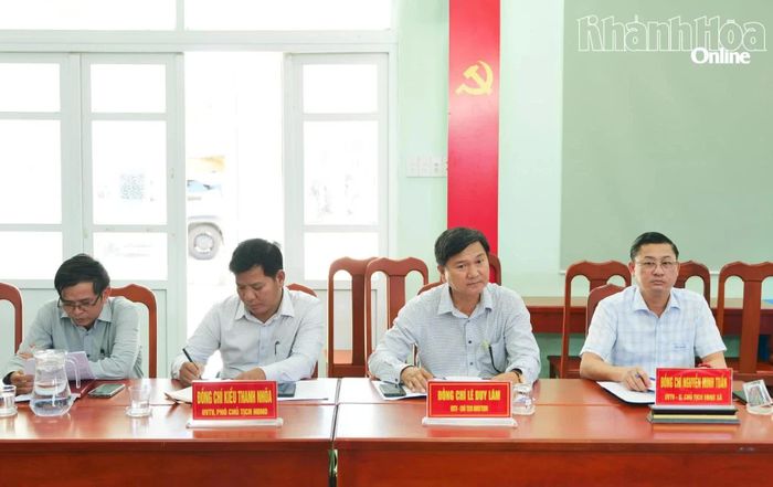 Lãnh đạo xã Phước Dinh tham dự buổi làm việc.
