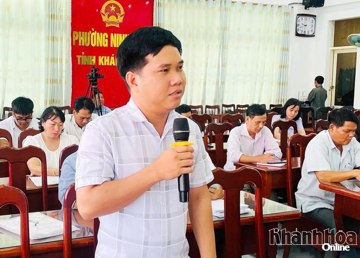 Đại biểu đóng góp ý kiến tại hội nghị.