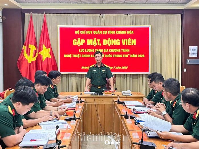 Đại tá Huỳnh Văn Toàn phát biểu giao nhiệm vụ cho lực lượng tham gia chương trình.