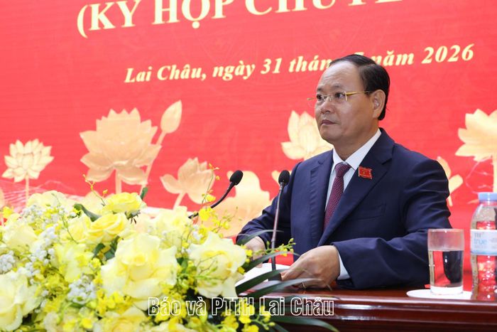 Đồng chí Lê Minh Ngân - Bí thư Tỉnh ủy, Chủ tịch HĐND tỉnh phát biểu khai mạc kỳ họp. 