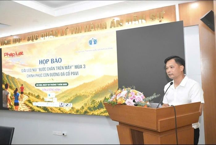 Đồng chí Trần Văn Công - Phó Giám đốc Sở Văn hóa, Thể thao và Du lịch tỉnh Lai Châu phát biểu tại họp báo.