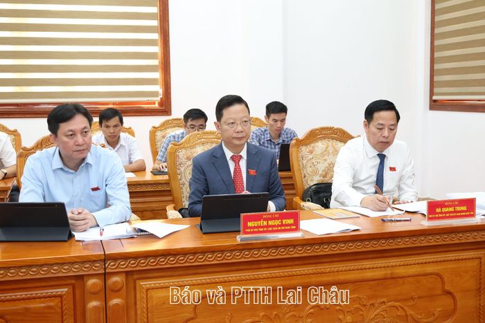 Các đại biểu tham dự tổ thảo luận số 2.