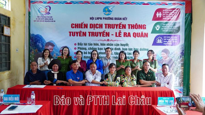 Các đại biểu ký cam kết thực hiện Dự án 8.