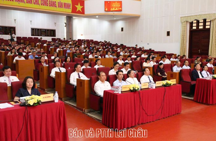 Các đại biểu dự kỳ họp.