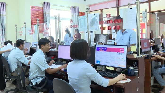 Đổi mới công tác tuyên truyền, vận động giúp phường Tân Phong sớm đưa nghị quyết của Đảng vào cuộc sống, xây dựng chính quyền vì nhân dân phục vụ.