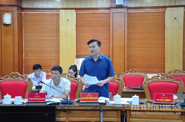 Lãnh đạo Báo và Phát thanh, Truyền hình Lạng Sơn phát biểu tại cuộc họp
