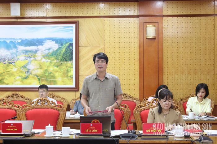 Lãnh đạo Sở Tài chính phát biểu ý kiến tại cuộc họp