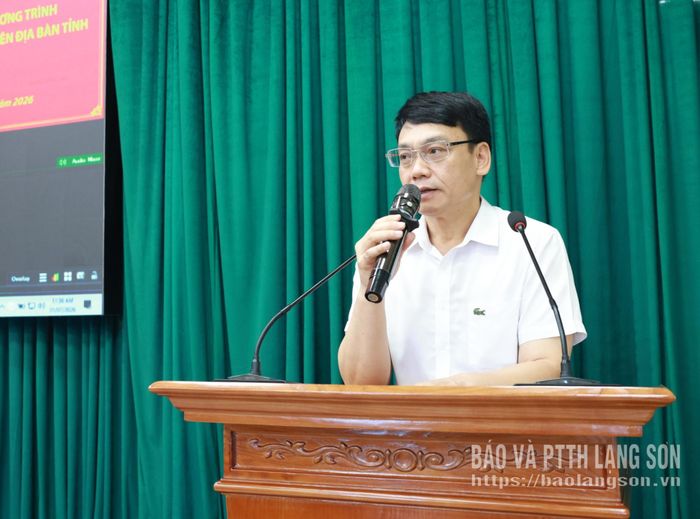Đồng chí Nguyễn Đông Bắc, Tỉnh ủy viên, Bí thư Đảng ủy, Giám đốc Báo và PTTH Lạng Sơn phát biểu phát động ủng hộ chương trình xóa nhà tạm, nhà dột nát và xây dựng Nhà bia