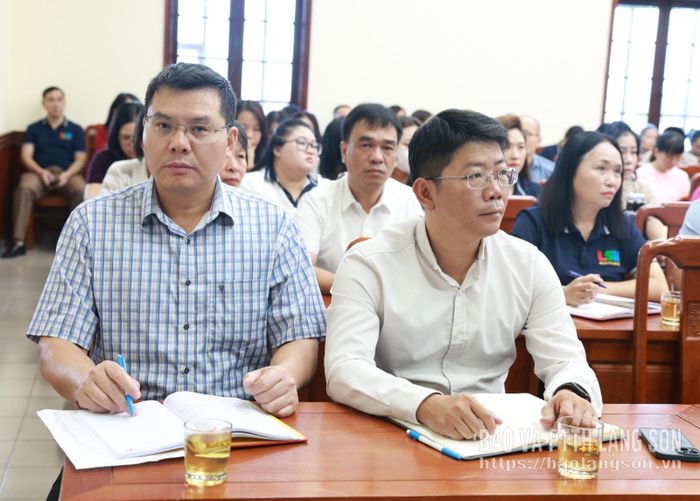Các đại biểu dự hội nghị tại điểm cầu Báo và PTTH Lạng Sơn