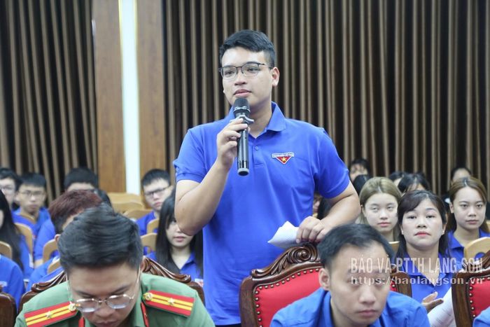 Đoàn viên thanh niên trao đổi, đề xuất kiến nghị tại hội nghị đối thoại