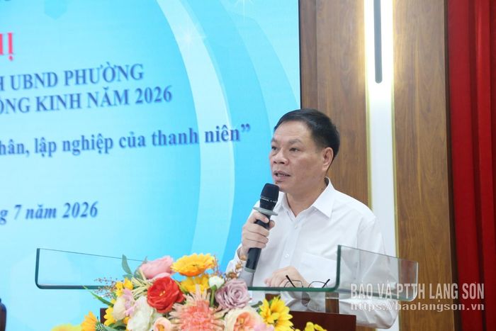 Đồng chí Chủ tịch UBND phường phát biểu kết luận hội nghị