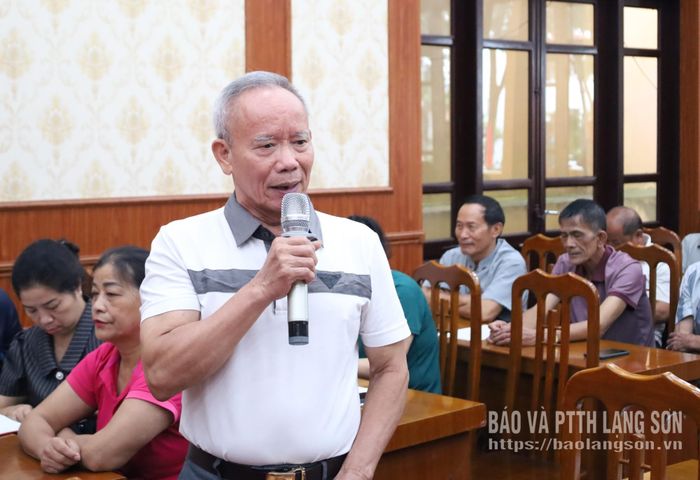 Cử tri phường Kỳ Lừa phát biểu ý kiến tại hội nghị