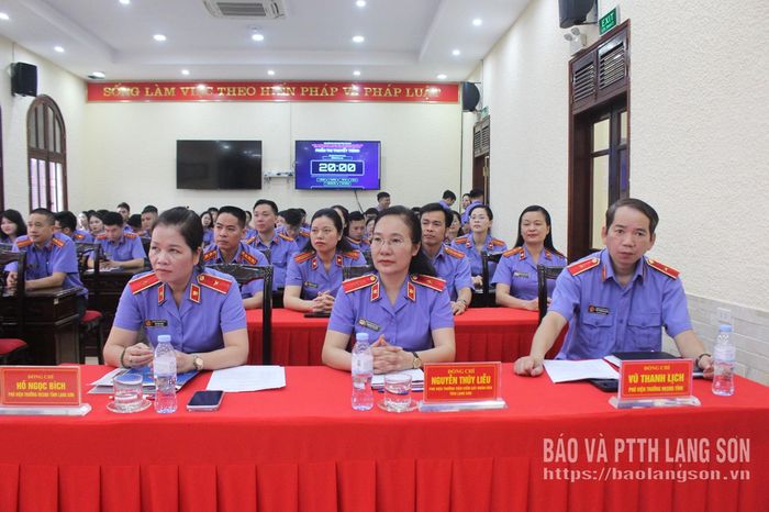 Lãnh đạo Viện Kiểm sát nhân dân tỉnh và các đại biểu dự khai mạc cuộc thi