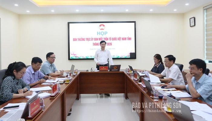 Đồng chí Nguyễn Hoàng Tùng, Ủy viên Ban Thường vụ Tỉnh ủy, Phó Chủ tịch Thường trực Ủy ban MTTQ Việt Nam tỉnh phát biểu kết luận cuộc họp