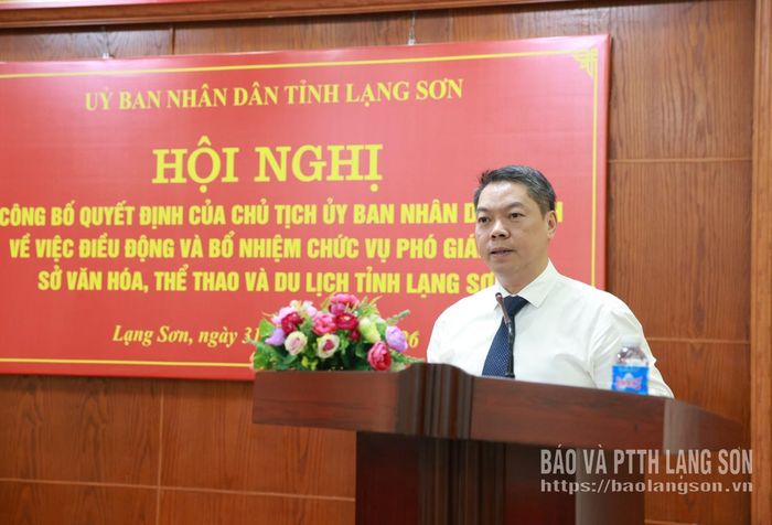 Đồng chí Đoàn Thanh Sơn, Phó Chủ tịch UBND tỉnh phát biểu chúc mừng và giao nhiệm vụ cho tân Phó Giám đốc Sở VHTT&DL
