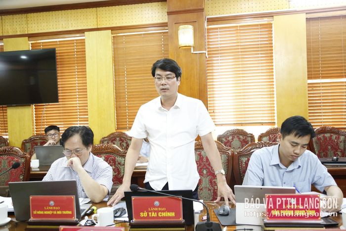 Lãnh đạo Sở Tài chính trao đổi ý kiến tại cuộc họp