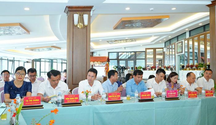 Các đại biểu dự hội nghị.
