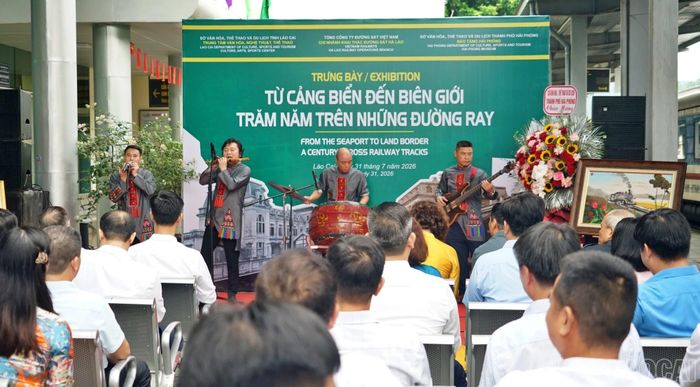 Quang cảnh lễ khai trương gian trưng bày.
