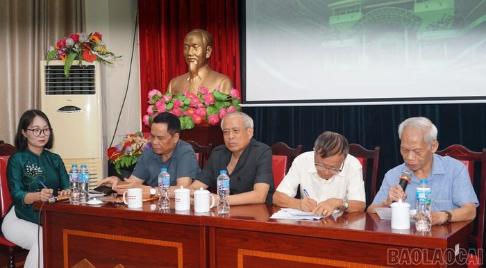 Các đại biểu tham gia Tọa đàm “Ký ức trên đường ray”.