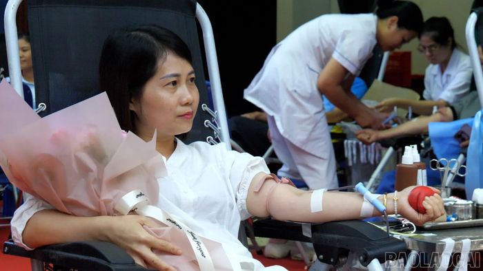 Chương trình tiếp nhận trên 300 đơn vị máu an toàn.