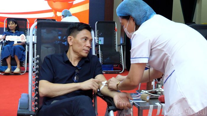 Chương trình tiếp nhận trên 300 đơn vị máu an toàn.