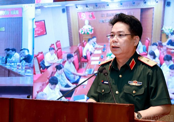 Thiếu tướng Lại Tiến Giang - Phó Tham mưu trưởng Quân khu II phát biểu tại hội nghị.