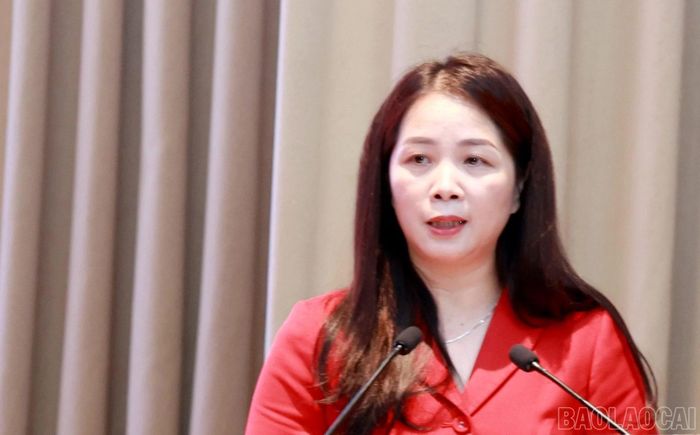 Các đại biểu phát biểu tham luận tại hội nghị.