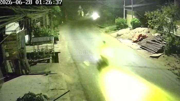 Tuyến Tỉnh lộ 163, đoạn qua xã Trấn Yên - nơi nhóm đối tượng truy đuổi và tấn công bị hại (ảnh cắt từ clip).