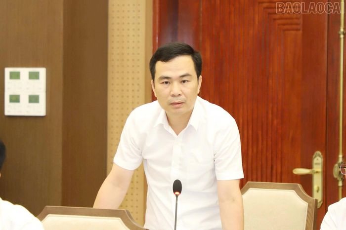 Các đại biểu phát biểu thảo luận tại hội nghị.