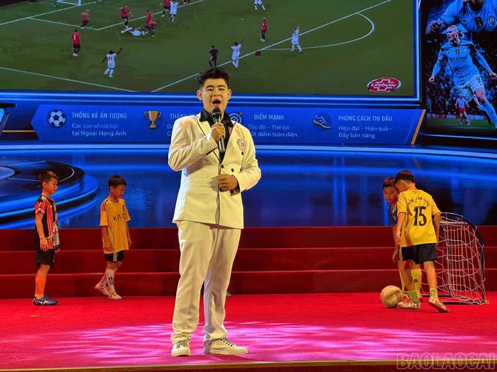 Các thí sinh tự tin thể hiện kỹ năng dẫn chương trình tại vòng Chung kết Cuộc thi MC nhí tỉnh Lào Cai năm 2026.