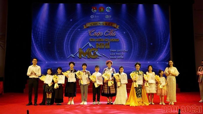 Các thí sinh giành giải Chuyên đề.