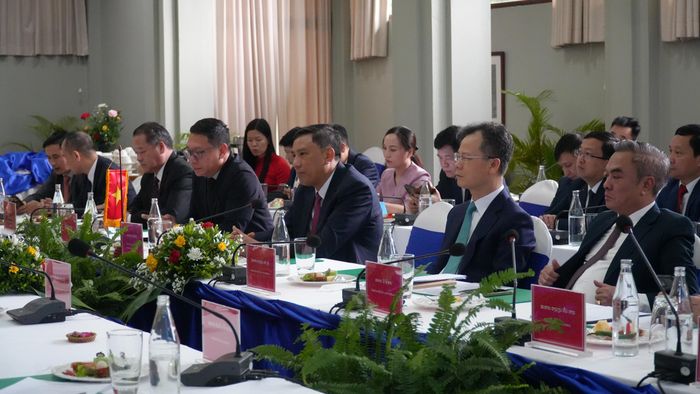 Đoàn đại biểu tỉnh Lào Cai tại cuộc làm việc với tỉnh Bò Kẹo