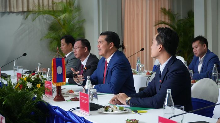 Thiếu tướng Pẹn-khăm Bút-chăn-pheng - Bí thư Tỉnh ủy Bò Kẹo phát biểu tại buổi làm việc.