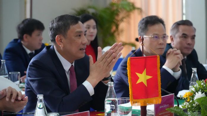Đồng chí Hoàng Giang - Phó Bí thư Thường trực Tỉnh ủy Lào Cai phát biểu tại cuộc làm việc.