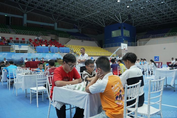 Các kỳ thủ ở nhiều lứa tuổi cùng tranh tài tại Giải Vô địch Cờ vua tỉnh Lào Cai năm 2026.