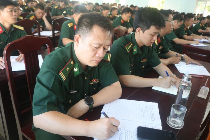 Đội ngũ chỉ huy trưởng Ban chỉ huy Quân sự cấp xã, Bộ đội Biên phòng tham gia một lớp tập huấn