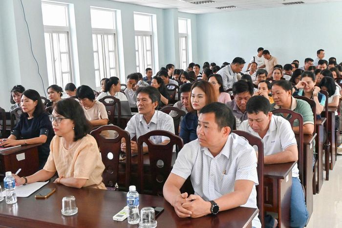 Đông đảo cán bộ, viên chức, phóng viên, biên tập viên Báo và PTTH Lâm Đồng tham dự tại điểm cầu khu vực Phan Thiết