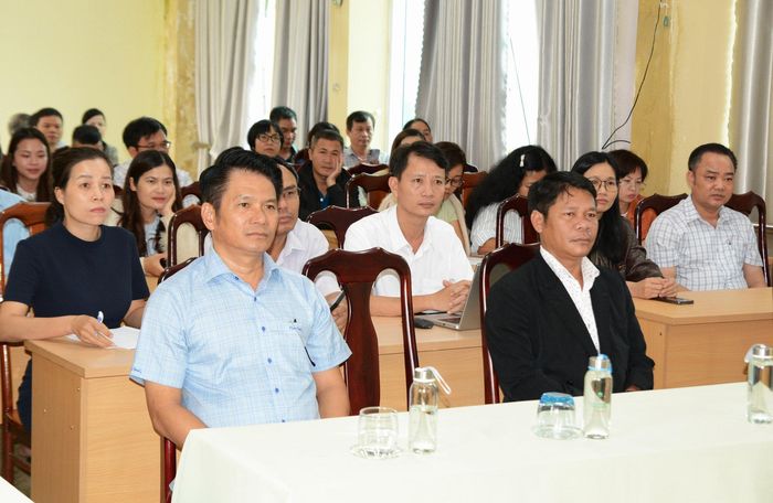 Cán bộ, viên chức, phóng viên, biên tập viên Báo và PTTH Lâm Đồng tham dự tại điểm cầu khu vực Gia Nghĩa