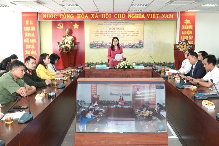 Quang cảnh hội nghị