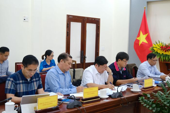 Đại diện lãnh đạo các sở, ngành, đơn vị tham dự buổi làm việc
