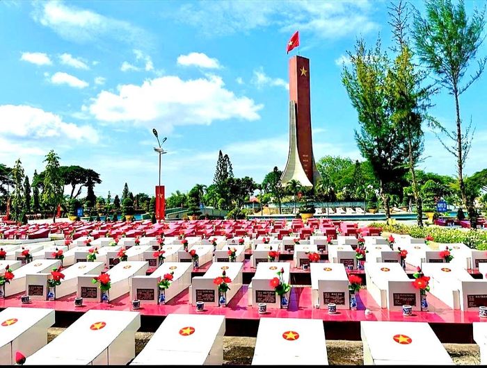 Nghĩa trang Liệt sĩ Bình Thuận có gần 9.000 mộ liệt sĩ, trong đó hơn 3.400 phần mộ chưa xác định được thông tin.
