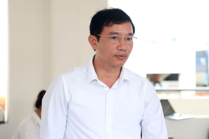 Phó Giám đốc Sở Giáo dục và Đào tạo Lê Bá Cường báo cáo sơ bộ về công tác chuyên môn