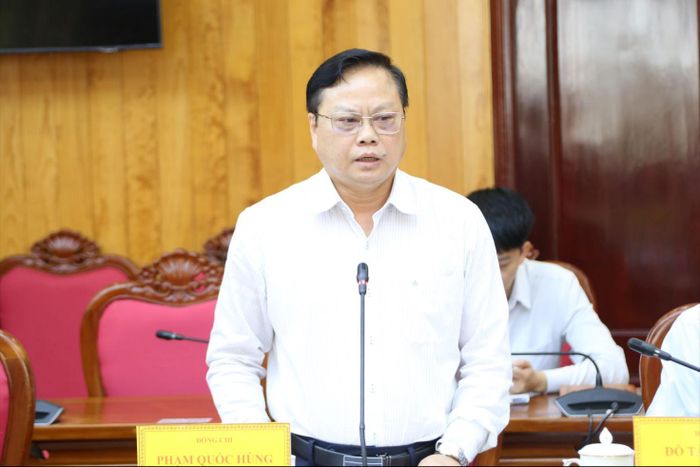 Trưởng Thống kê tỉnh Phạm Quốc Hùng báo cáo kết quả giải pháp tăng trưởng GRDP trong 6 tháng đầu năm và năm 2026